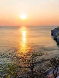 ช่องเขาขาด หาดหินกลม เกาะสีชัง ชลบุรี 