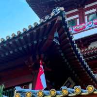 พามาขอพรที่วัดBuddha Tooth Relic Temple