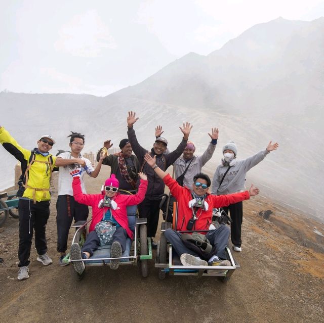 เข็นวีลแชร์ขึ้นภูเขาไฟ Kawah ijen