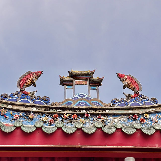 "Must-Visit Tua Pek Kong Temple in Kuching: Enhance Your Experience with Local Tour Guides"