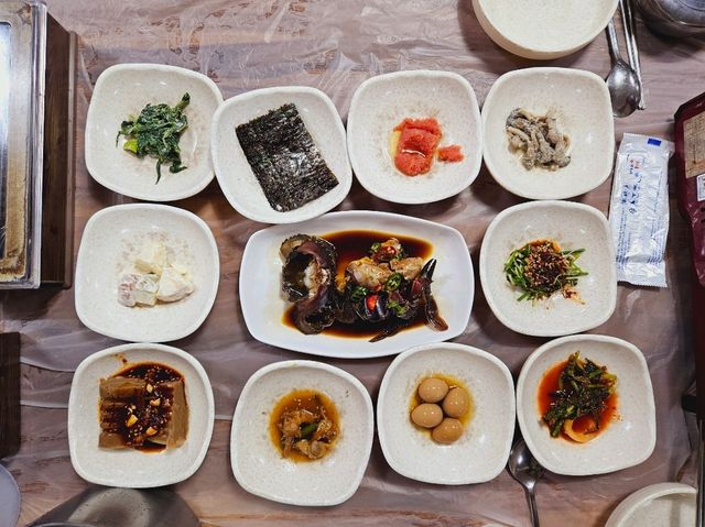 A local delight in Taean, crab soup at Deoksu Sikdang