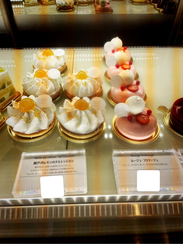 【神奈川県/鎌倉　かわいいピンク色の上品で美しい豪華なパフェ🍑】