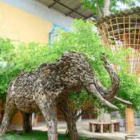 ไปถ่ายรูปกับน้องช้างที่ Ayothaya Cafe