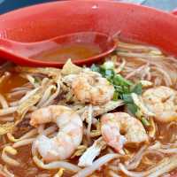 Local Delights at Chong Choon Cafe: Sarawak Laksa and Milk Tea