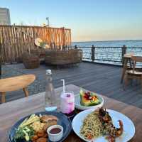 A restaurant with sea view in Balikpapan