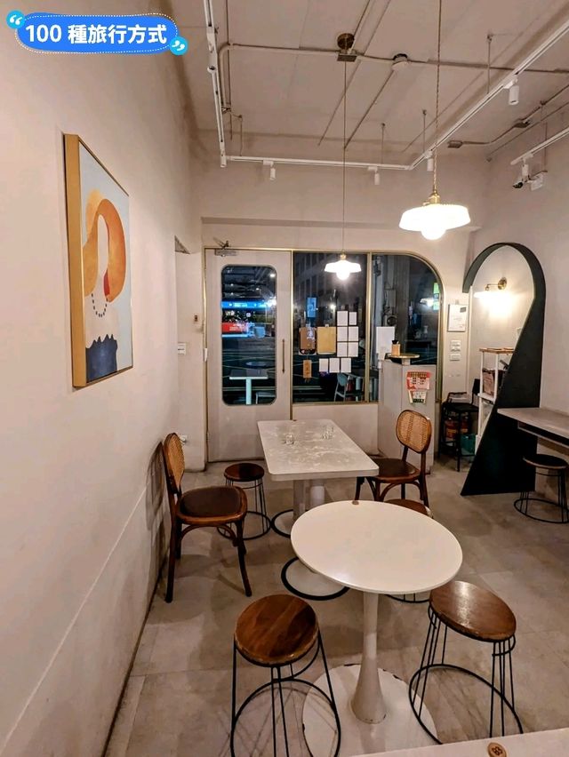 白天賣甜甜圈咖哩飯，晚上變身小酒吧：大丸家、丸裏小酒館