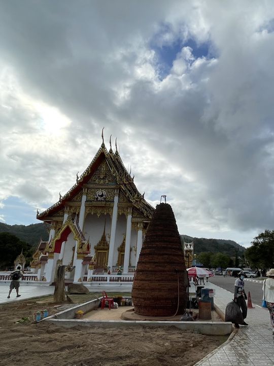 泰國普吉 只要有光有雲泰國寺廟很好出片 查龍寺 วัดไชยธาราราม (วัดฉลอง)