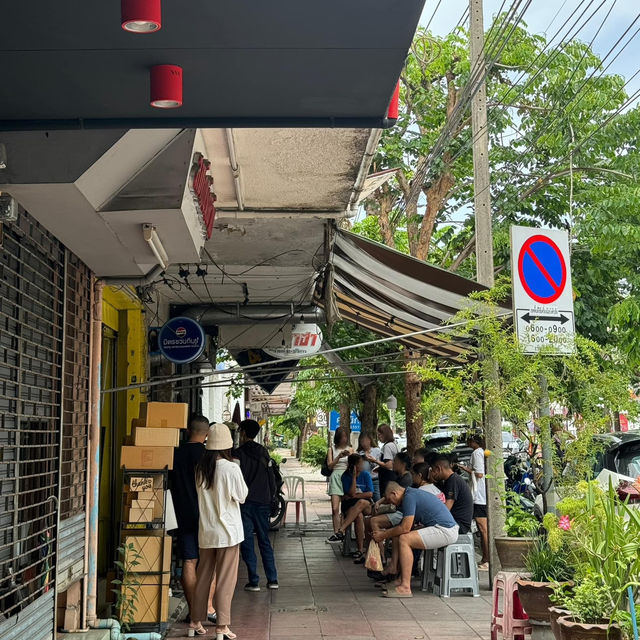 ชู้ลาวชู้รส ส้มตำสูตรลาว ที่เอาใจคนกรุงไปเต็มๆ
