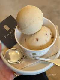 東京観光でご褒美スイーツ🍨 変わり種アイスをペアリングワインと共に…🍷