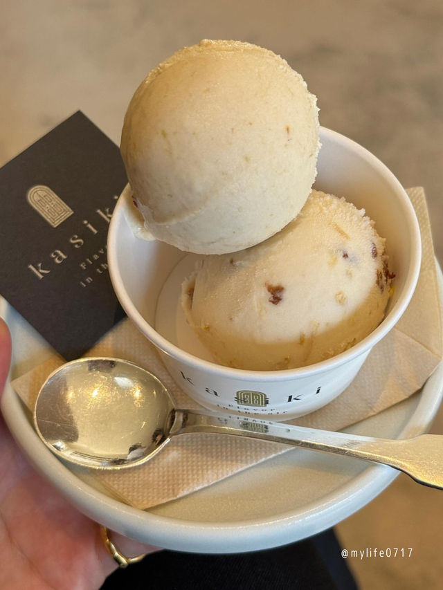 東京観光でご褒美スイーツ🍨 変わり種アイスをペアリングワインと共に…🍷