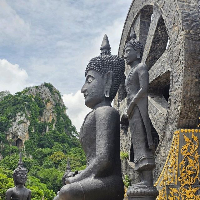 ไหว้พระชมพระพุทธรูปหินลาวา ที่วัดถ้ำกระบอก