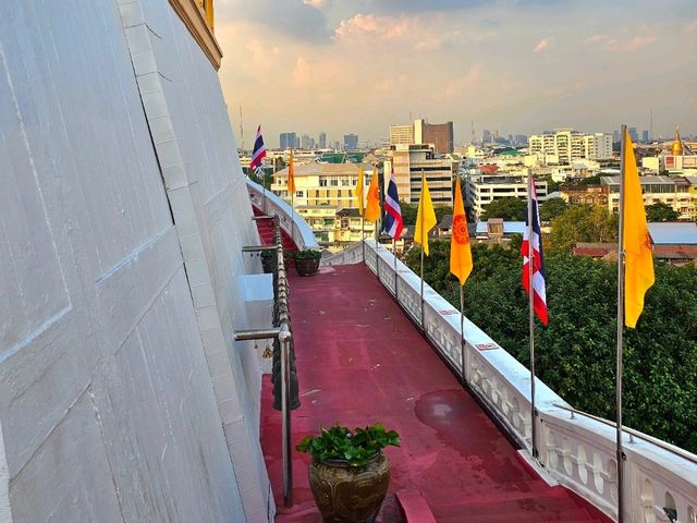 สักการะภูเขาทอง สถานที่ศักดิ์สิทธิ์กลางกรุง  🛕✨️