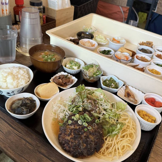 【日本・大阪🇯🇵】小鉢が食べ放題！コスパ最強レストラン