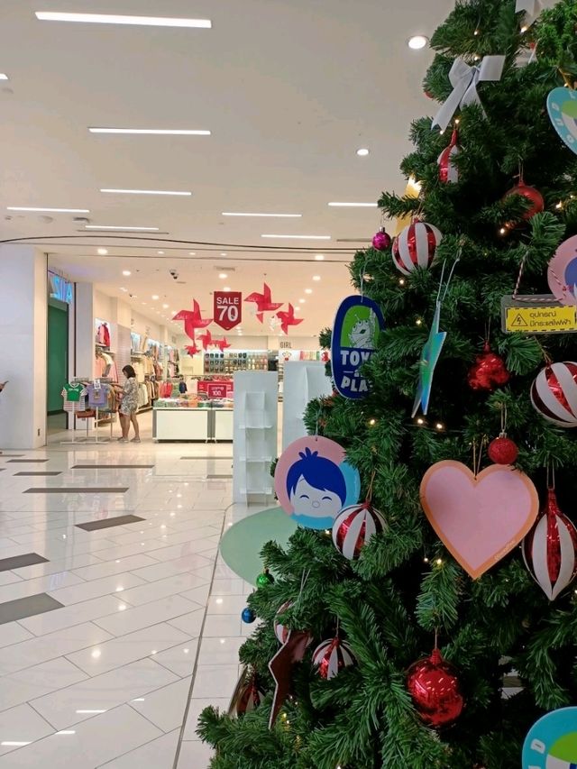 ถ่ายรูปคริสมาสต์โรบินสัน ลาดกระบัง
