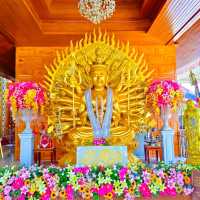 สักการะสิ่งศักดิ์สิทธิ์ วัดราษฎร์ประคองธรรม