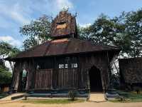พิพิธภัณฑ์บ้านดำ ศิลปินแห่งชาตินายถวัลย์ ดัชนี