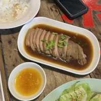 หมี่ ข้าวต้ม ร้านลับริมน้ำตัวเมืองกาญจนบุรี 