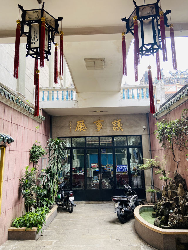 A spiritual tourism in the oldest temple in HCMC