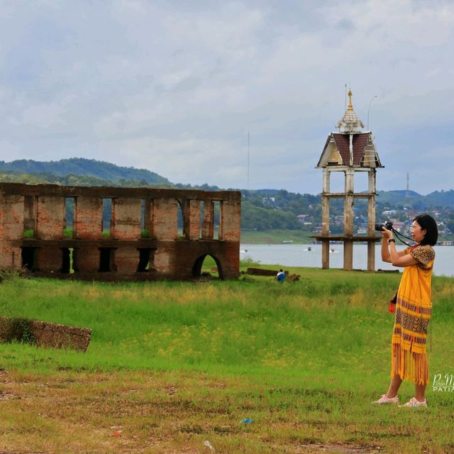 ล่องเรือชมวัดใต้บาดาล สังขละบุรี