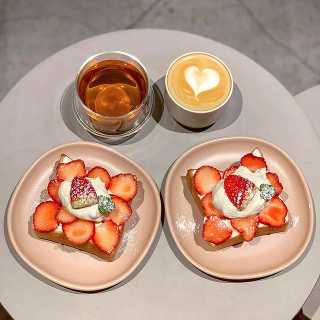 Seasonal strawberry toast in Harajuku🍓
