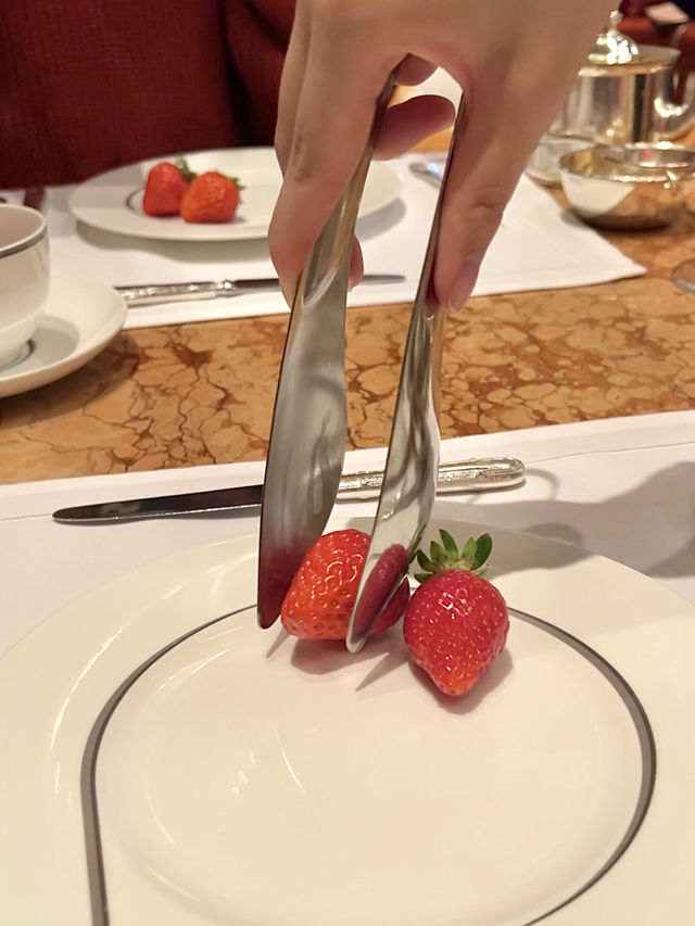 Strawberry Afternoon Tea at The Peninsula Tokyo🍓