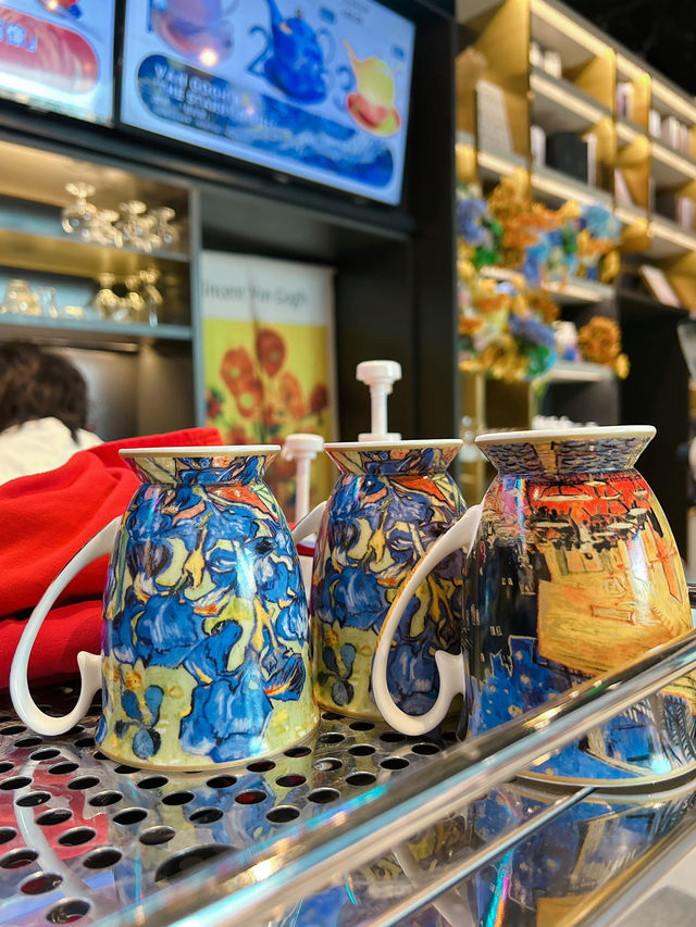 【上海/カフェ】ひまわりと星月夜のラテアートが楽しめる☕️