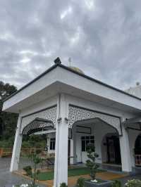 The mosque’s architecture is simple yet elegant 