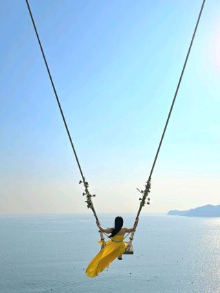 不是峇里島，而是在麗水可以玩海洋鞦韆的地方