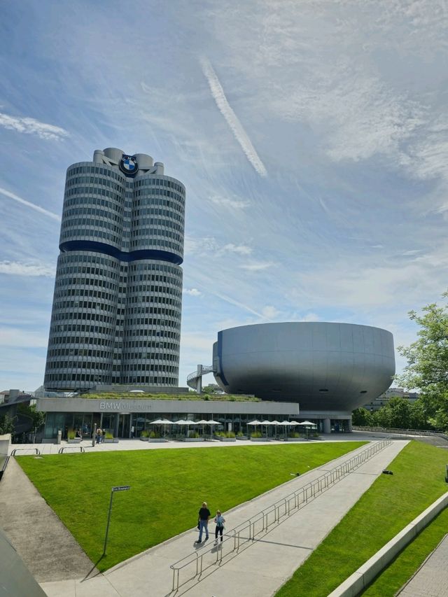 寶馬博物館‐探索這座汽車愛好者的夢幻天堂🚗✨，每一個展品都讓人讚嘆不已📸🤩