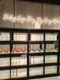 Cozy Shopping Experience at Hooga