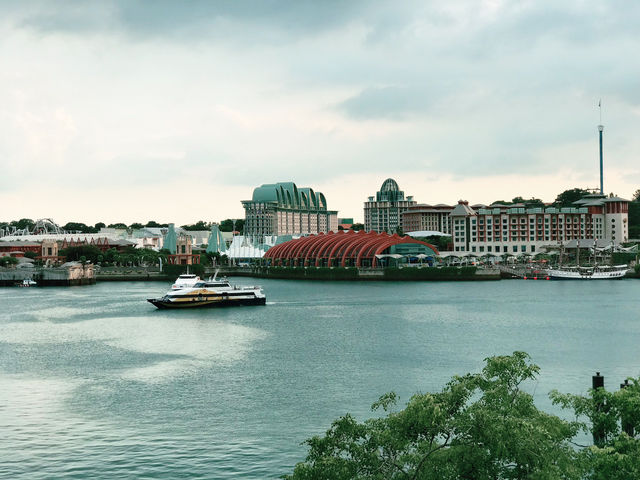 Strolling from HarbourFront to Sentosa