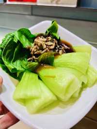 “Delicious Hainanese Chicken Rice“