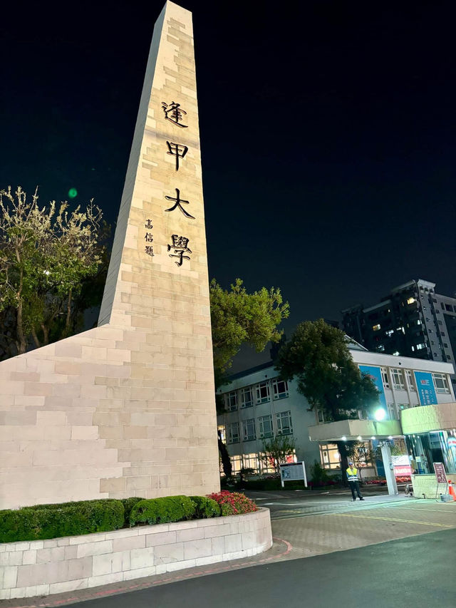 乾淨好停車，還可以就近逛逢甲夜市的住宿好選擇「浮雲客棧」