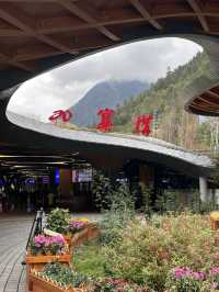 Enchanting Beauty of Jiuzhai Valley:where nature meets tranquility 