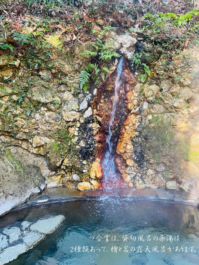 朝食後のきらきらしたお湯がきれい...岩露天風呂🪨合掌造りの宿 はづ合掌