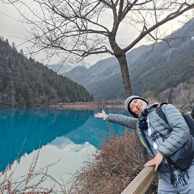 Sapphire Reflections of the icy mountain: The Enchanting Tiger Lake and Five Flower Lake