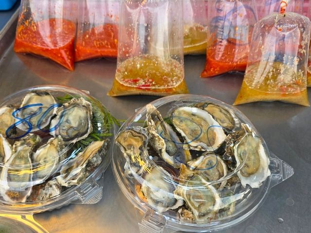 ท่าเทียบเรือประมง ตลาดโบราณ อ่างศิลา