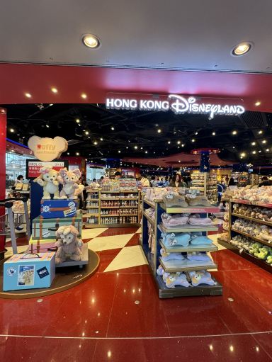 香港】香港ディズニーランドのお土産が搭乗口でも… | Trip.com 香港