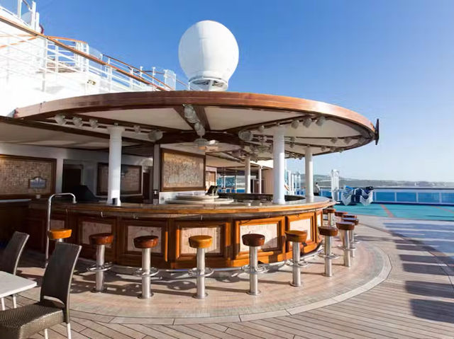 👑 Crown Princess Cruise: Royal Treatment with a Side of Sunshine! 🌞🚢 