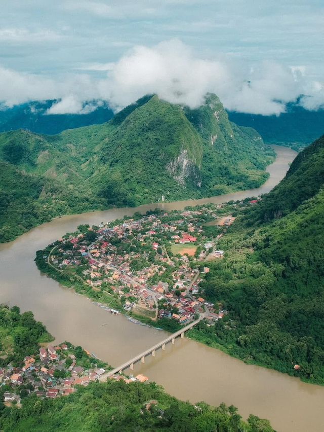 จุดชมวิว ผาแดง หนองเขียว แขวงหลวงพระบาง