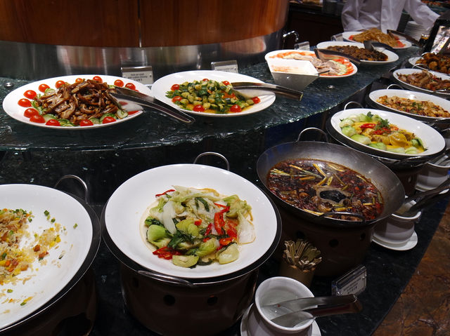 🍽️ “맛도 뷰도 완벽했던 저녁 – 하버 그랜드 홍콩 뷔페 디너”