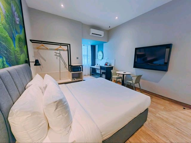 "Smart Stays, Smooth Transfers – Your Budget Gateway Near KLIA"