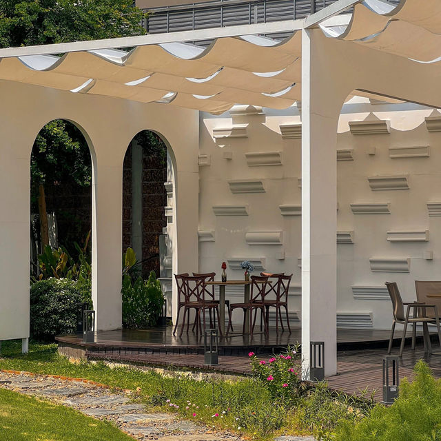 WhiteLine Cafe & Restaurant 