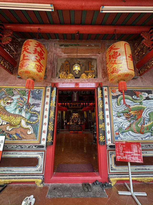 Hiang Thian Siang Ti Temple: A Serene Teochew Treasure in Kuching