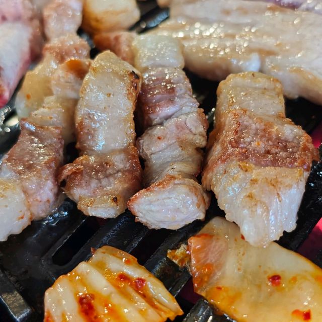숯불에 구워먹는 뼈삼겹~고기데이트💖