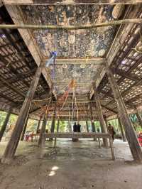 วัดโคกศรีษะเกษ: ชมจิตรกรรมฝาผนังบนเพดานในฤดูฝน