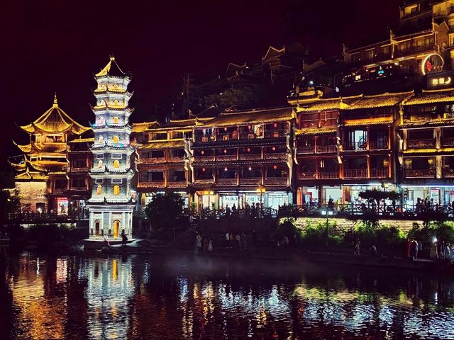 Phoenix🐦‍🔥 ancient city Fenghuang at Night🌛