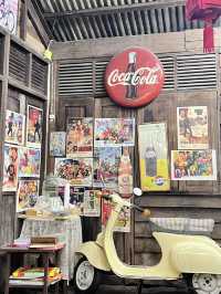คาเฟ่ “โต๊ะกัง” สกลนคร