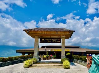 Lang Co Seafood Restaurant