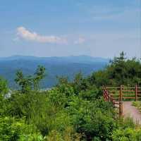 Cozy Trails & Calm Views